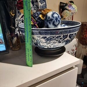 NWT AUTHENTIC GENUINE BLUE AND WHITE LARGE BOWL ON STAND BOMBAY & COMPANY